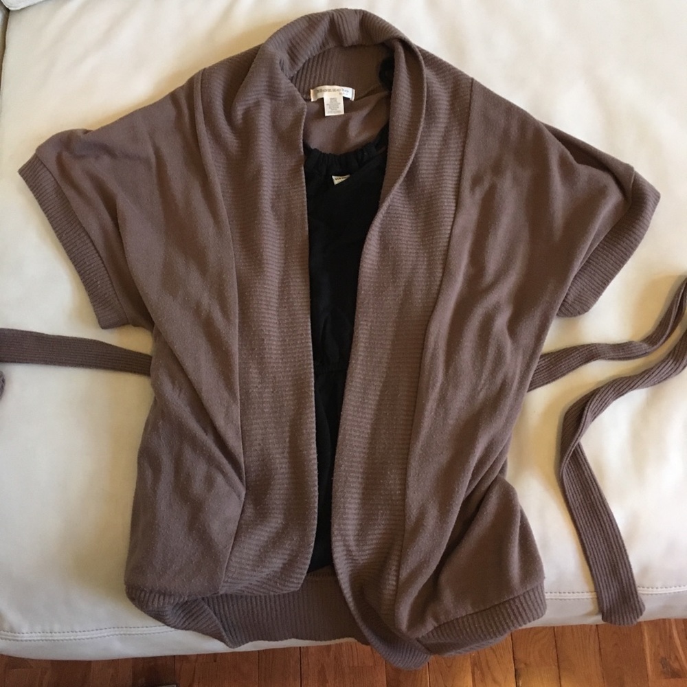 Tan shrug
